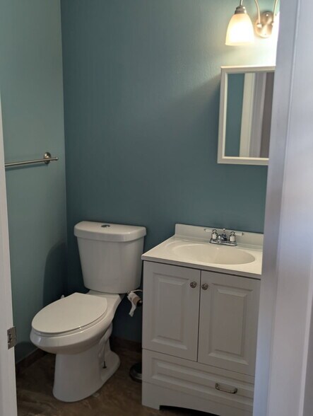 Building Photo - 1530 Chester Sq