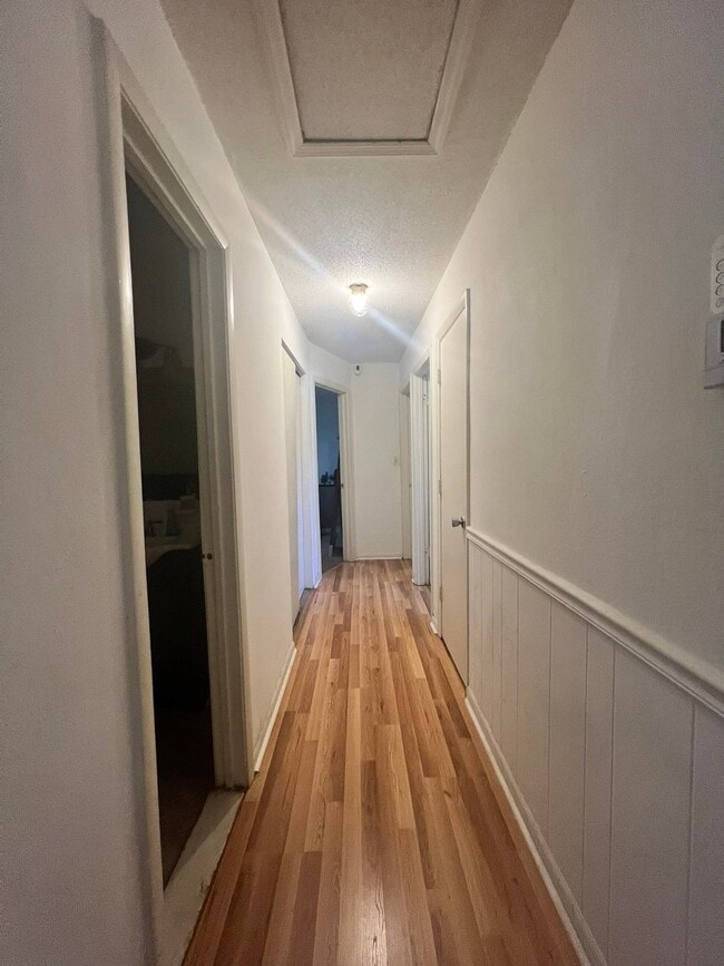 Building Photo - 206 N Lipona Rd