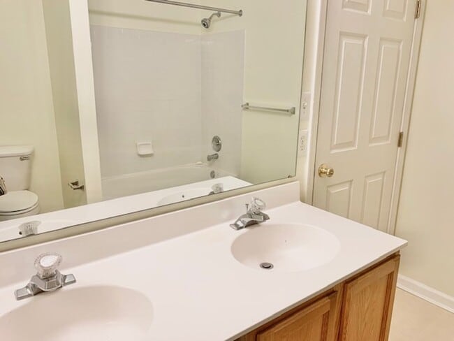 Building Photo - 3207 Water Lily Ct