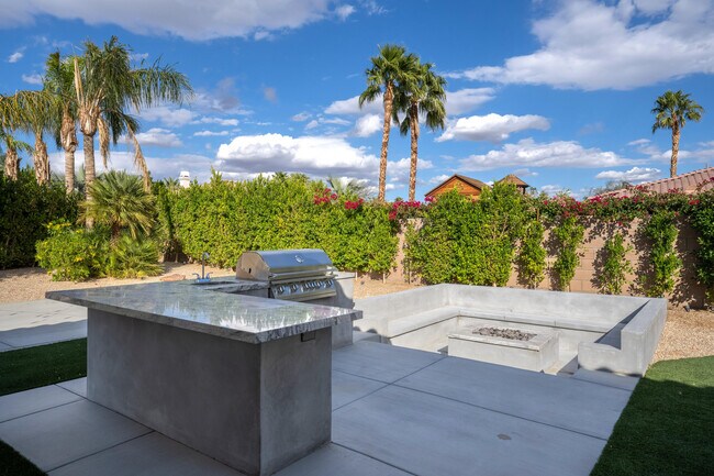 Building Photo - 49392 Hohokam River St