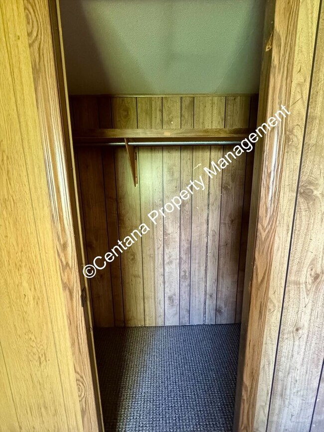Building Photo - 3 bedroom 2 bathroom mobile home off of Co...