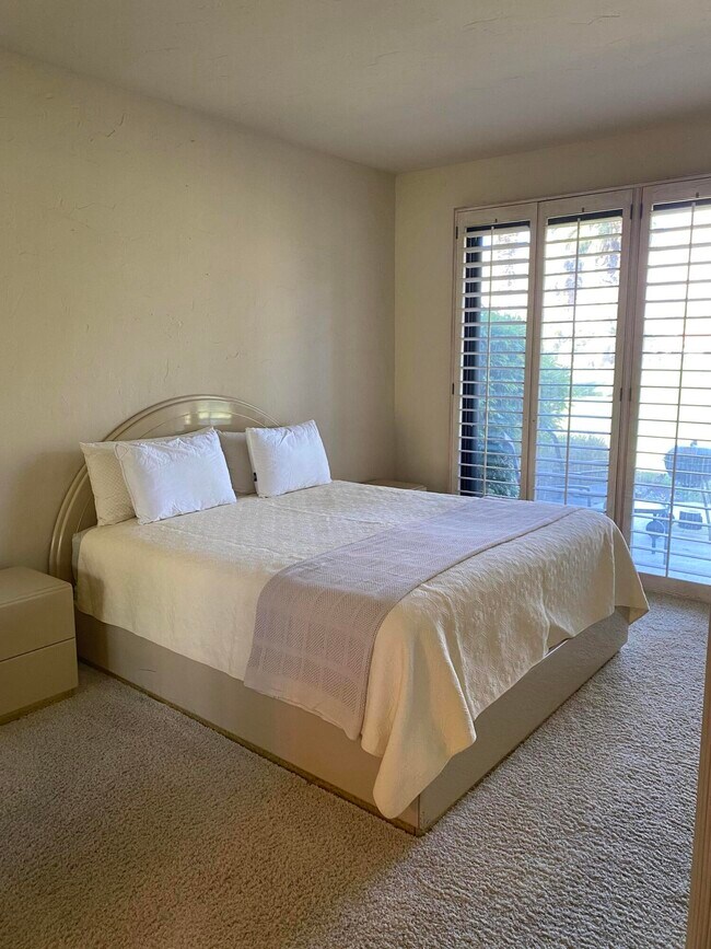 Building Photo - 54673 Oak-Hill