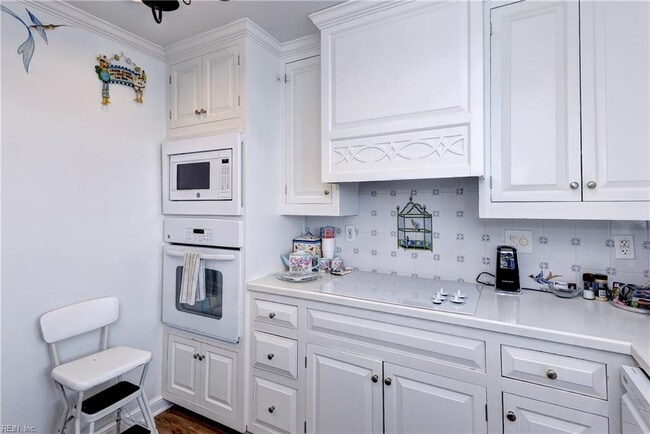 Building Photo - 7505 River Rd