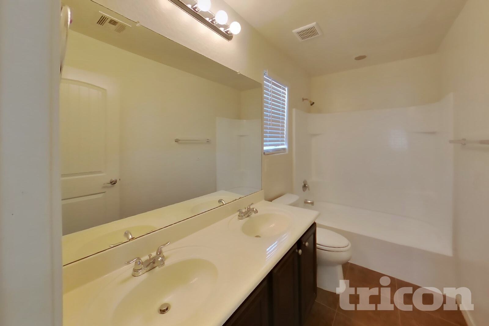 Building Photo - 880 W Busa Dr