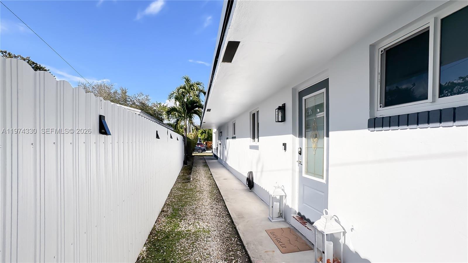 Building Photo - 5640 Hayes St