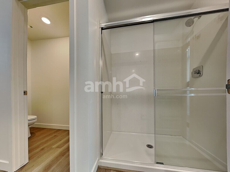 Building Photo - 6191 W Calle Lingo