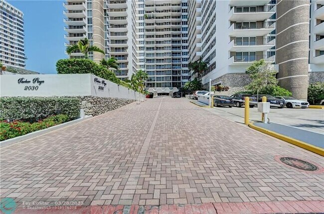 Building Photo - 2030 S Ocean Dr