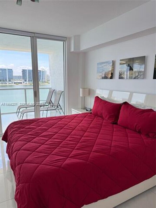 Building Photo - 18100 N Bay Rd