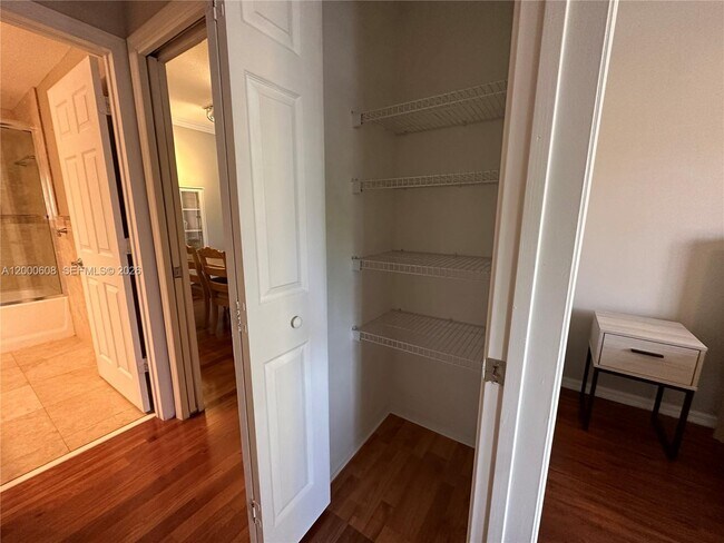 Building Photo - 6841 SW 44th St