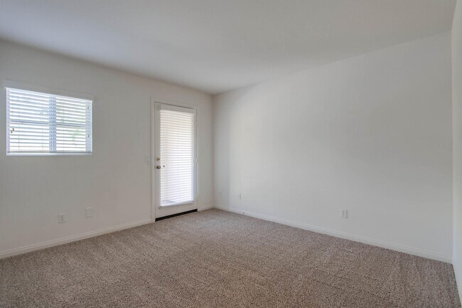 Building Photo - 1059 Vista Pointe Blvd