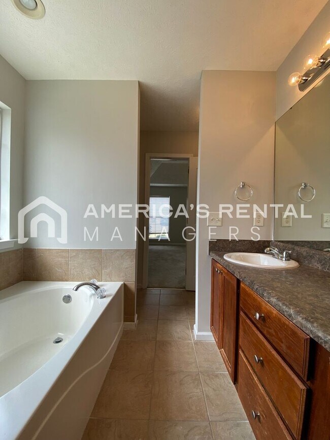 Building Photo - Home for Rent in Montgomery with Fenced in Backyard!!! New LVP Flooring! View with 48 Hours Notic...