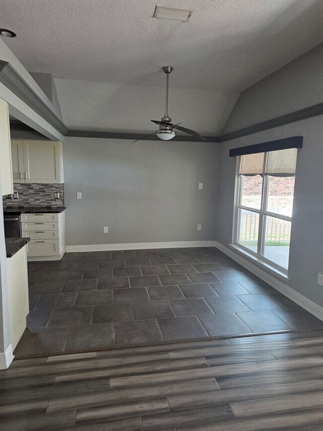 Building Photo - 117 Moonraker Dr