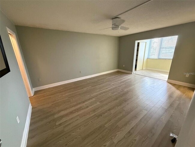 Building Photo - 4775 Cove Cir