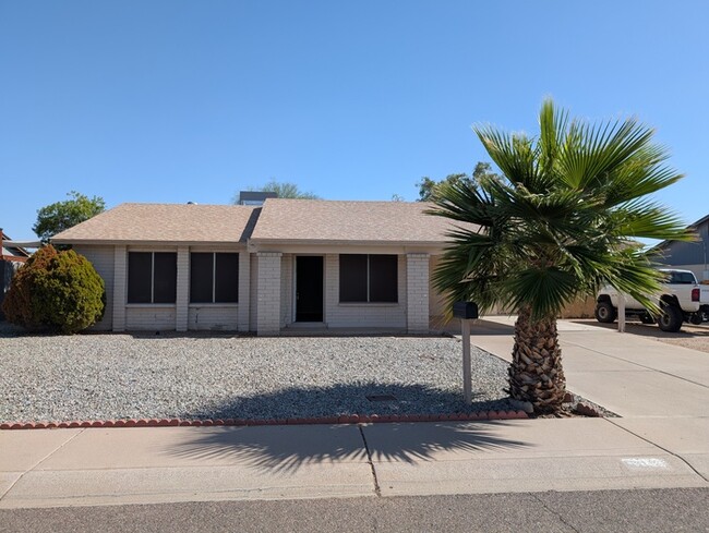 Building Photo - North Phoenix 3/2 Block Home on Large Lot