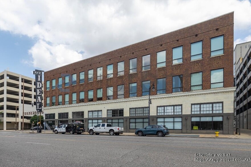 Building Photo - Unit 208