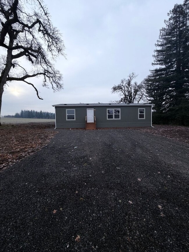 Building Photo - New 3 bedroom 2 bathrooms House on the outskirts of Stayton