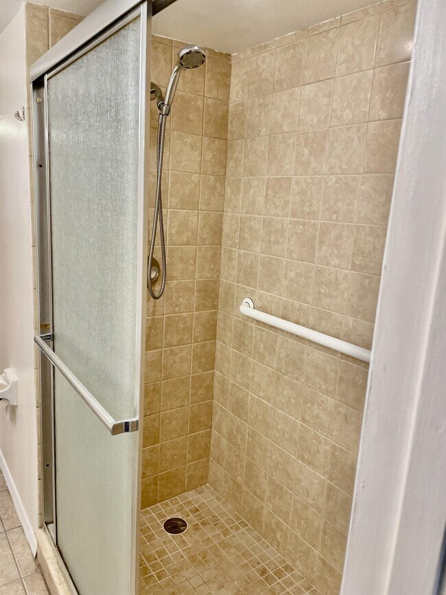 Building Photo - 6753a Lake McGregor Cir