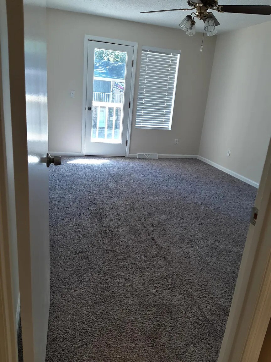 Building Photo - 103 Kimeran Ln APT B