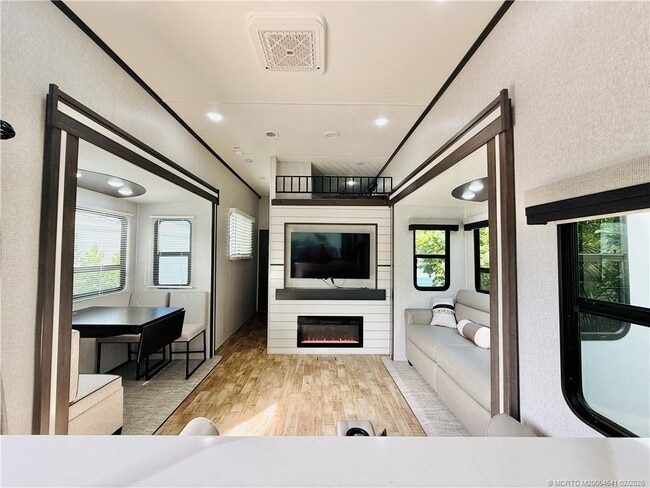 Building Photo - 10725 S Ocean Dr