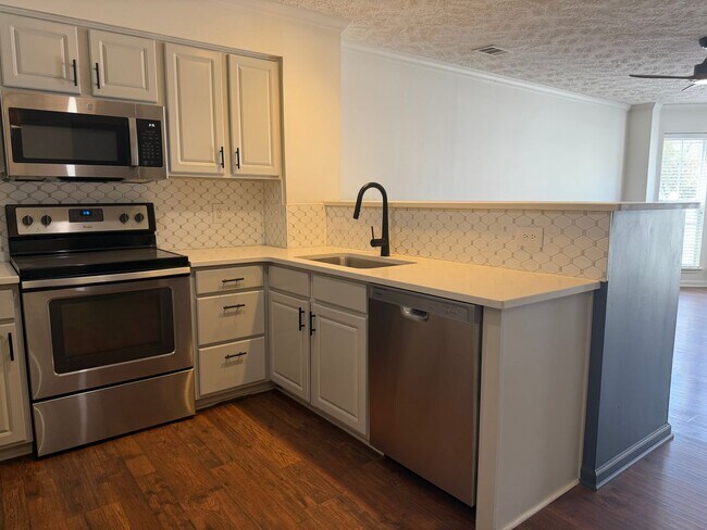 Building Photo - 2BR Townhome in Franklin