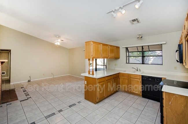 Building Photo - 5802 E Enrose St