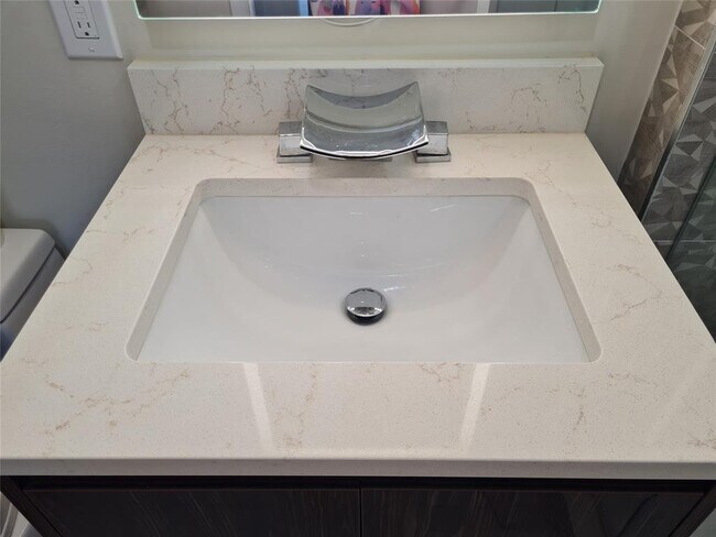 Building Photo - 600 N Birch Rd