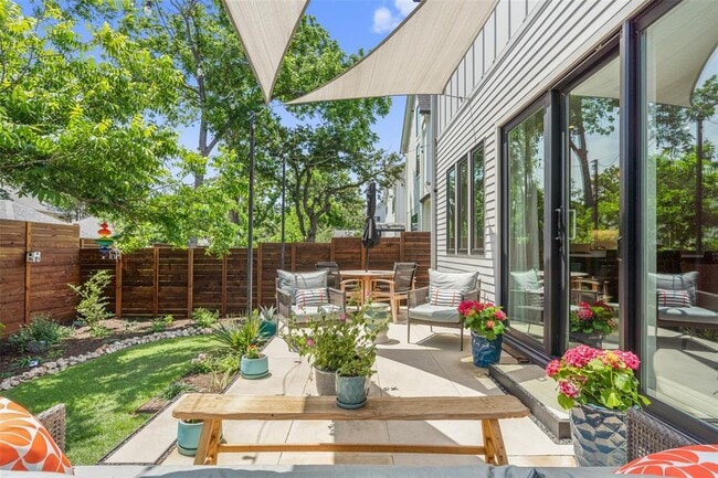 Building Photo - 1217 1/2 W 39th St