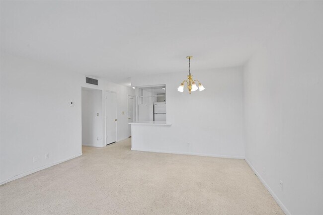 Building Photo - 2624 NE 32nd St