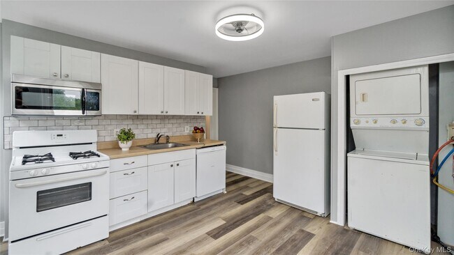 Building Photo - 22 Town Path