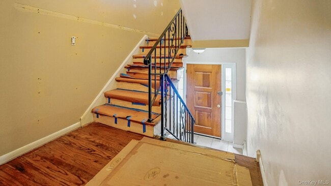 Building Photo - 100 E Sunnyside Ln