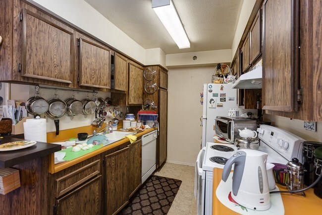 Interior Photo - Cedar Regency