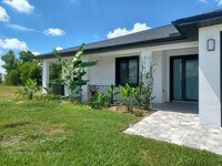 Building Photo - Available Now: Spacious 3 Bedroom / 2 Bathroom With a Large Fenced Yard