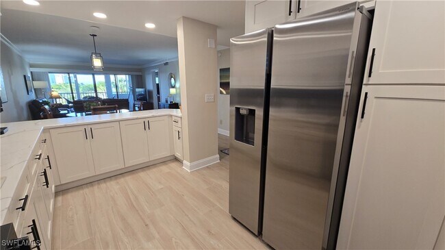 Building Photo - 12945 Vanderbilt Dr