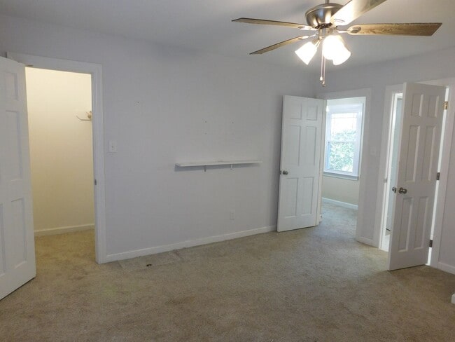 Building Photo - 105 Little Rossie Rd