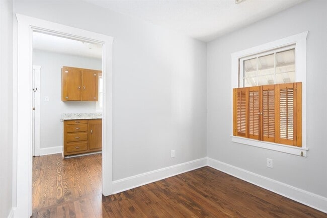 Building Photo - 1220 Hammond Ave