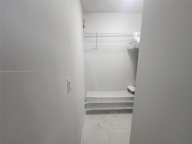 Building Photo - 1825 W 44th Pl