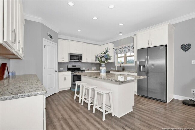Building Photo - 5344 Debut Ave