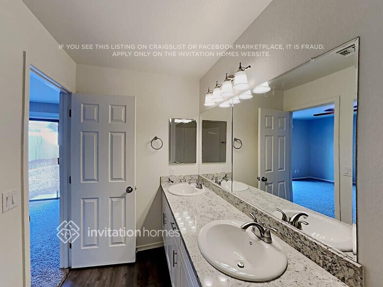 Building Photo - 10908 E Forge Ave