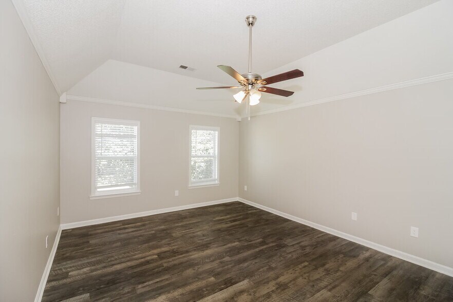 Building Photo - 8685 Rhonda Cir S