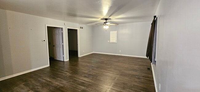 Building Photo - 104 N Main St