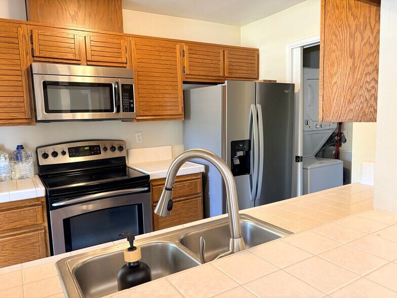 Building Photo - 13104 Glen Ct