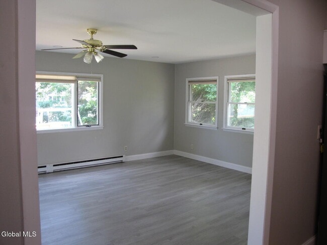 Building Photo - 10 Flicker Dr