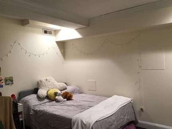 Building Photo - 142 Centre St