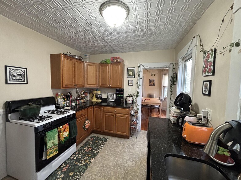 Building Photo - 9 Orrin St