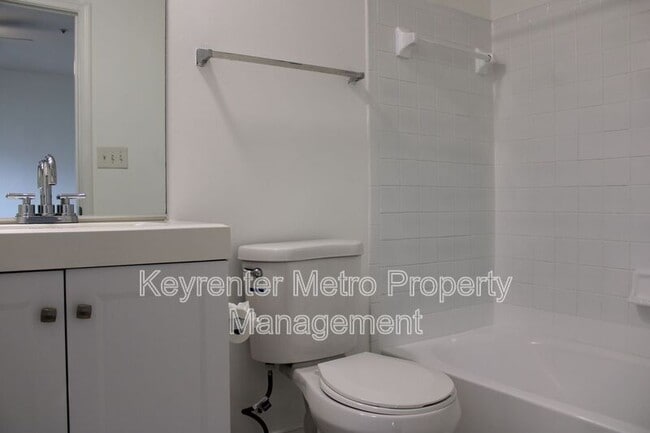 Building Photo - 13800 Fareham Ln