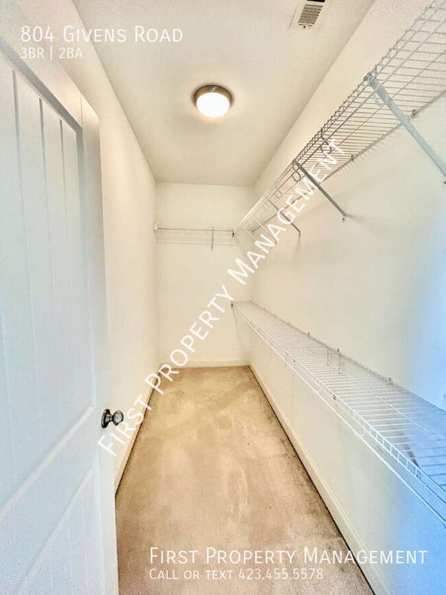 Building Photo - 804 Givens Rd
