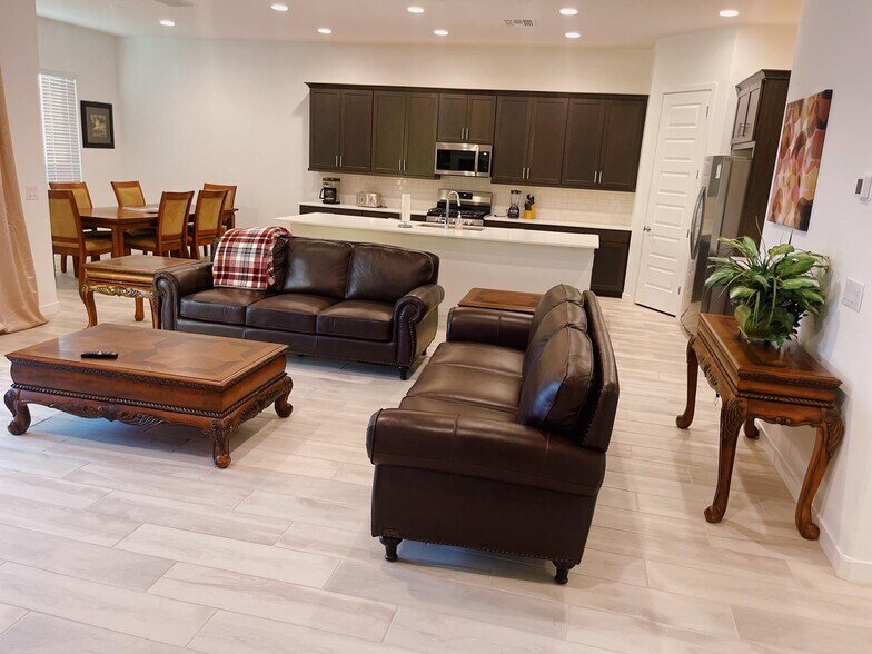 Primary Photo - 9329 W Sells Dr