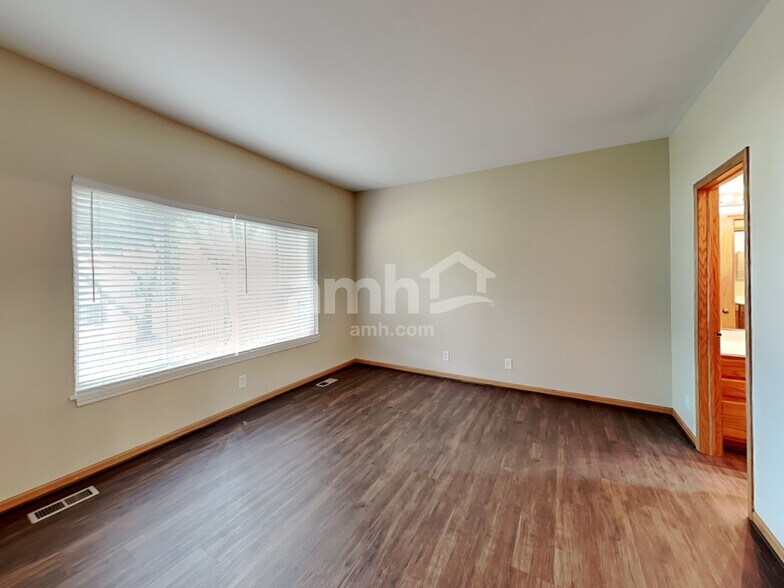 Building Photo - 14151 S Napa Cir