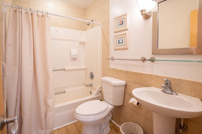 Building Photo - PERFECT ONE BEDROOM RETREAT