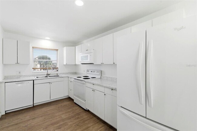 Building Photo - 8950 Park Blvd